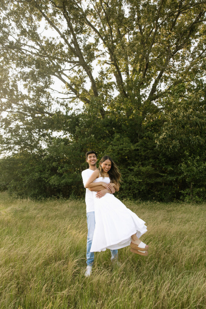 conway arkansas engagement photos in a field