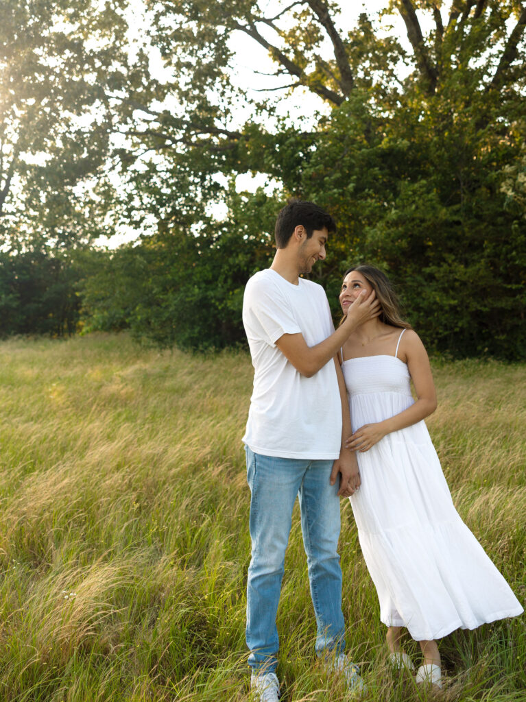 conway arkansas engagement photos in a field