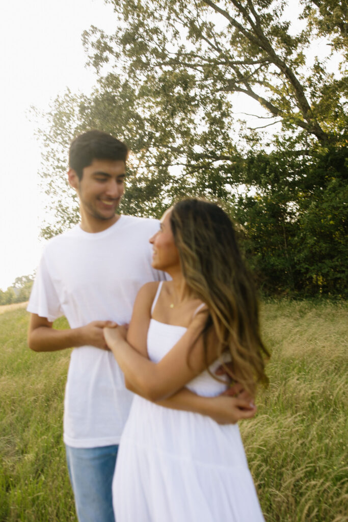 field engagement photos romantic poses