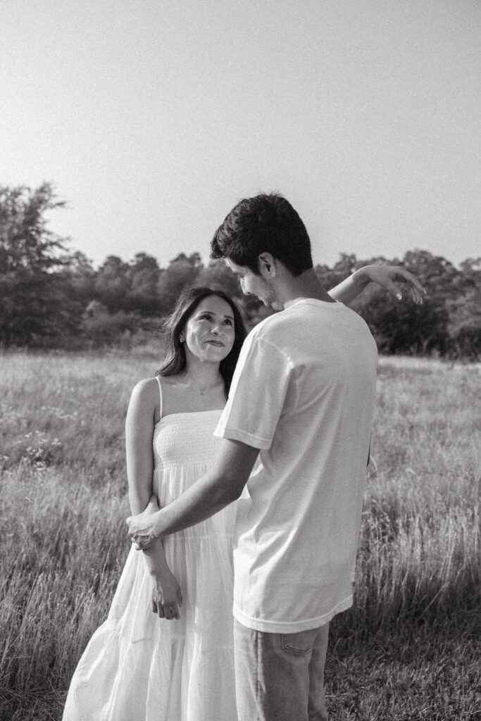 field engagement photos romantic poses