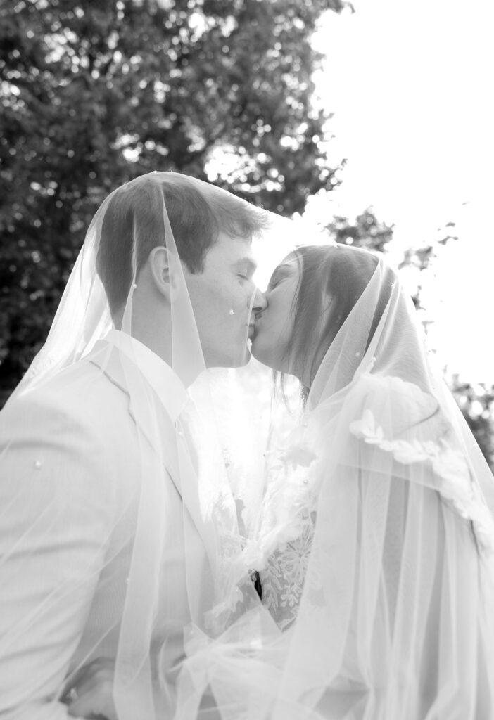 candid and intimate wedding photoshoot poses with bride and groom