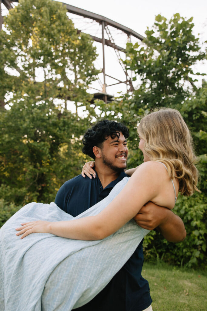 outdoor couples photoshoot ideas in arkansas