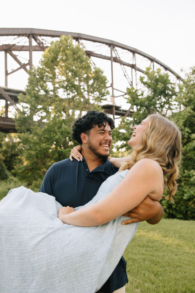 romantic couples photography in arkansas outdoors