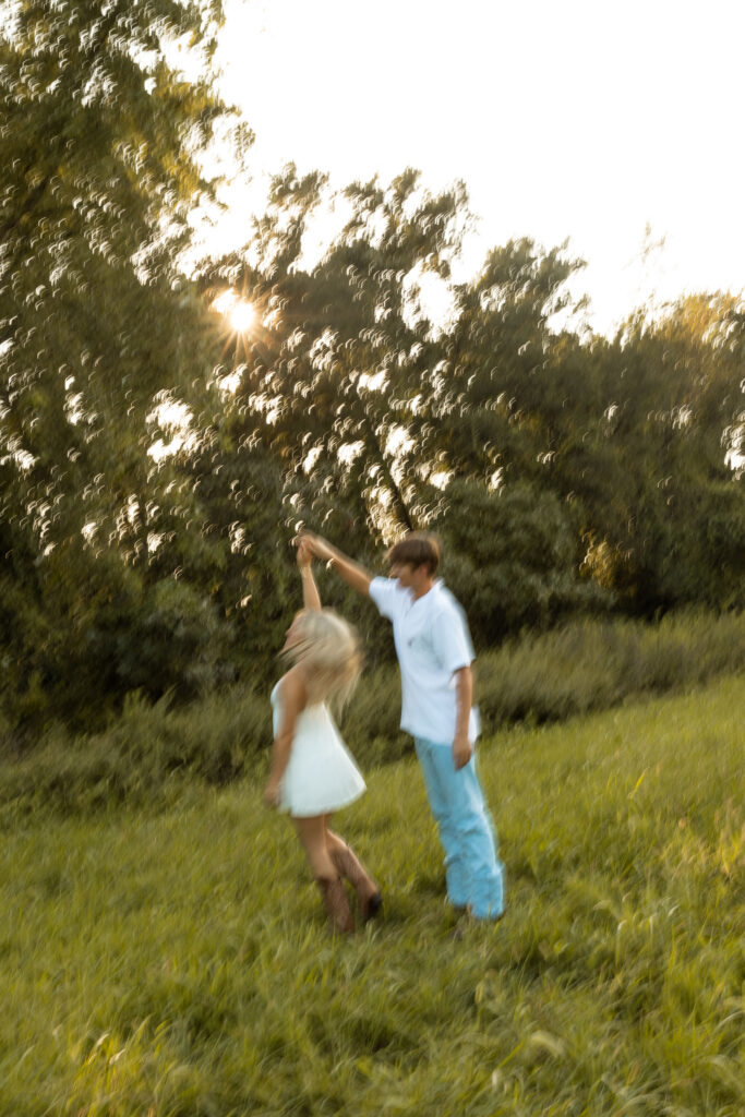 field engagement photos poses and romantic outfits