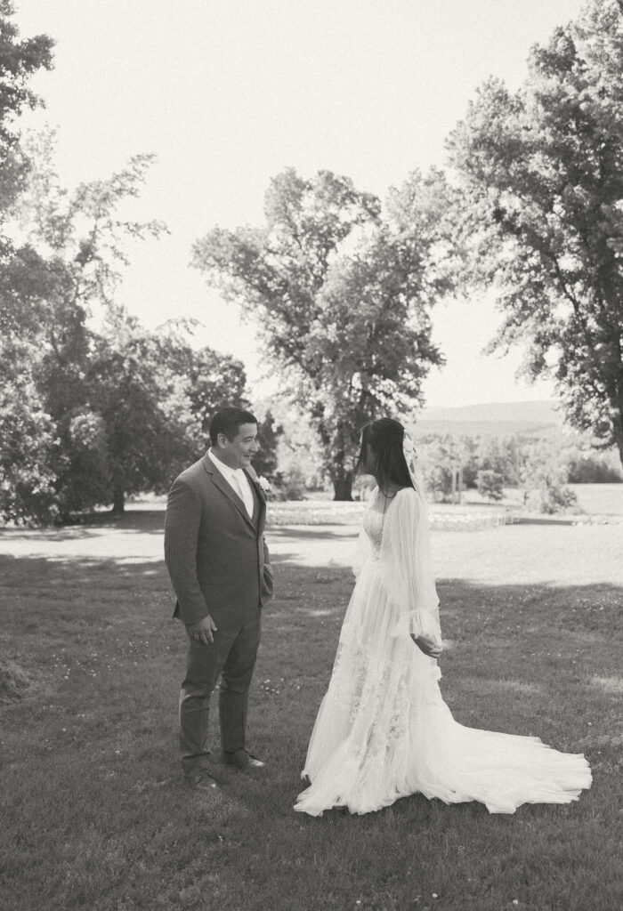 candid and intimate wedding photoshoot poses first look with dad