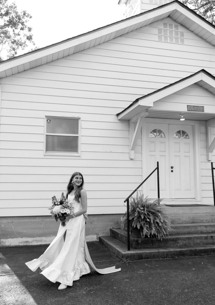 documentary style wedding photos in arkansas