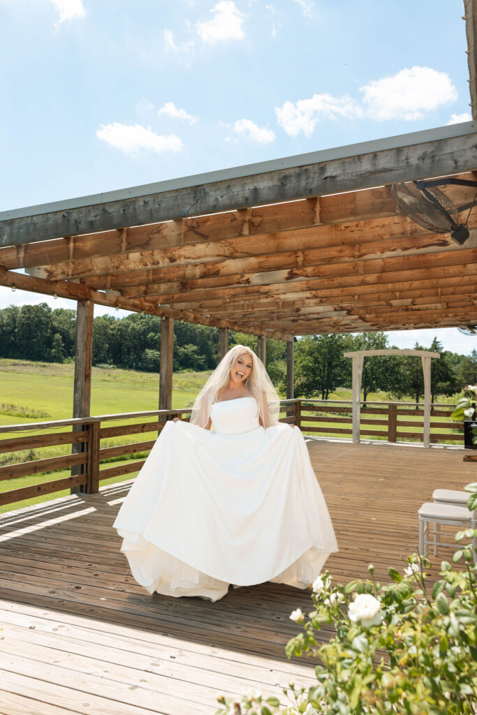 documentary style wedding photos in arkansas