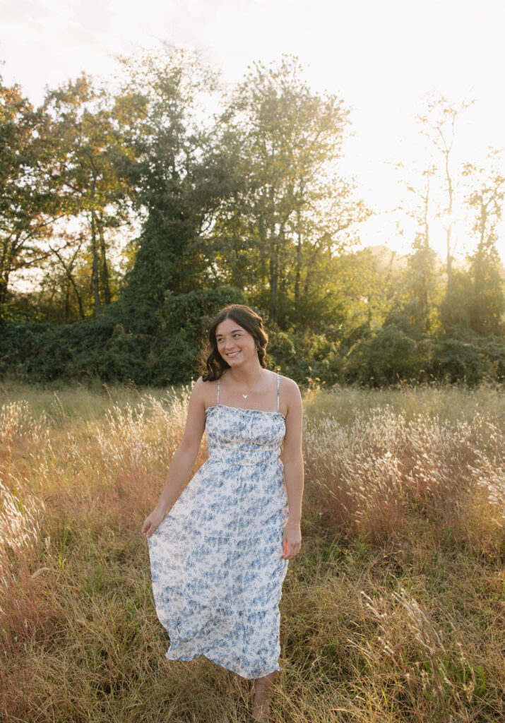 field photoshoot ideas outfits and poses